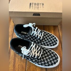 Straye Birdie Middle Finger Sneakers